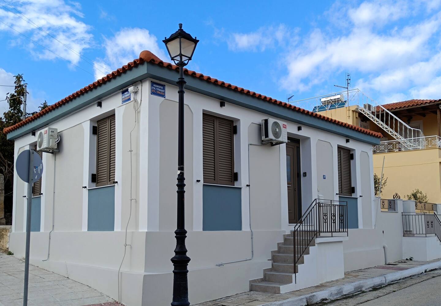 Atho Romano Residence — photograph 6